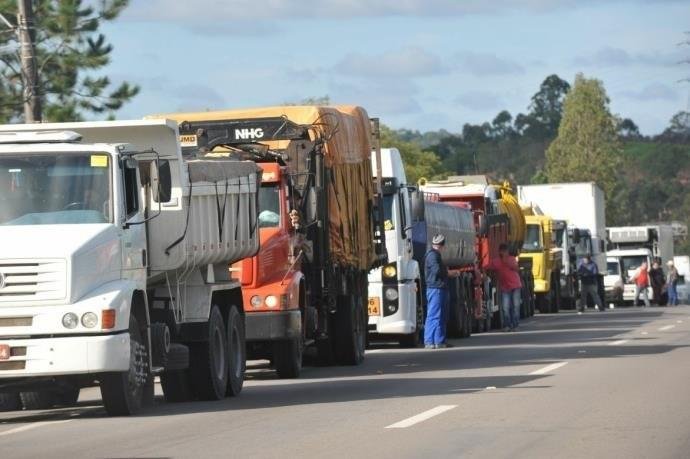 Para retomar transporte de carga, empresas ignoram tabela de frete