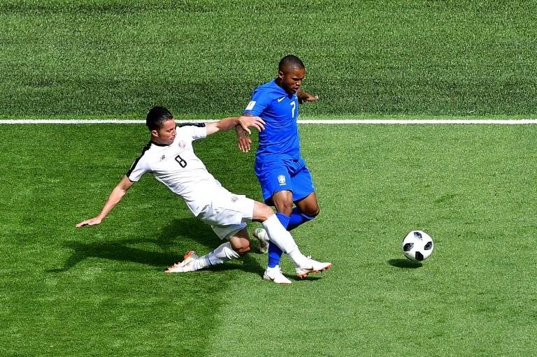 Douglas Costa melhorou a Sele&ccedil;&atilde;o Brasileira no segundo tempo