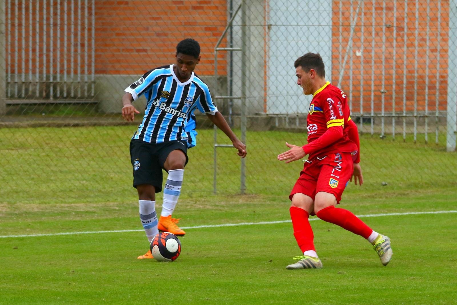 Meia-atacante do Gr&ecirc;mio &eacute; convocado para sele&ccedil;&atilde;o sub-20 