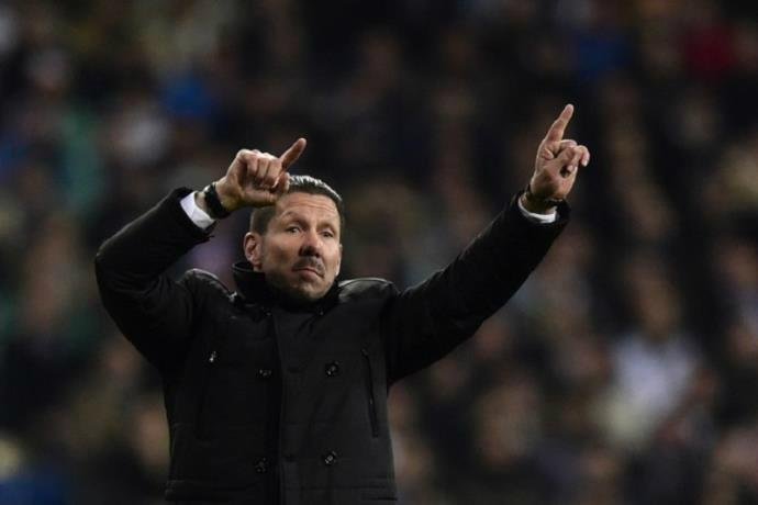 Simeone critica falta de lideran&ccedil;a e "anarquia" na Argentina