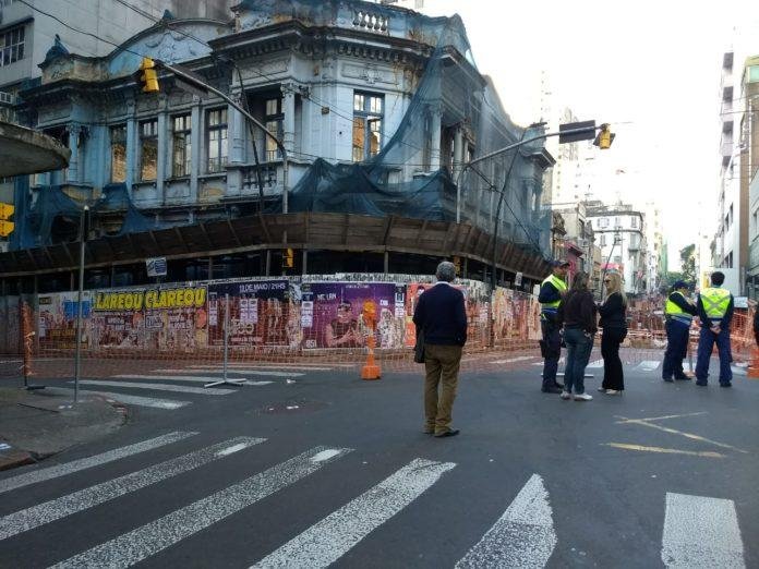 EPTC amplia mudan&ccedil;as no entorno de pr&eacute;dio com risco de desabamento em Porto Alegre