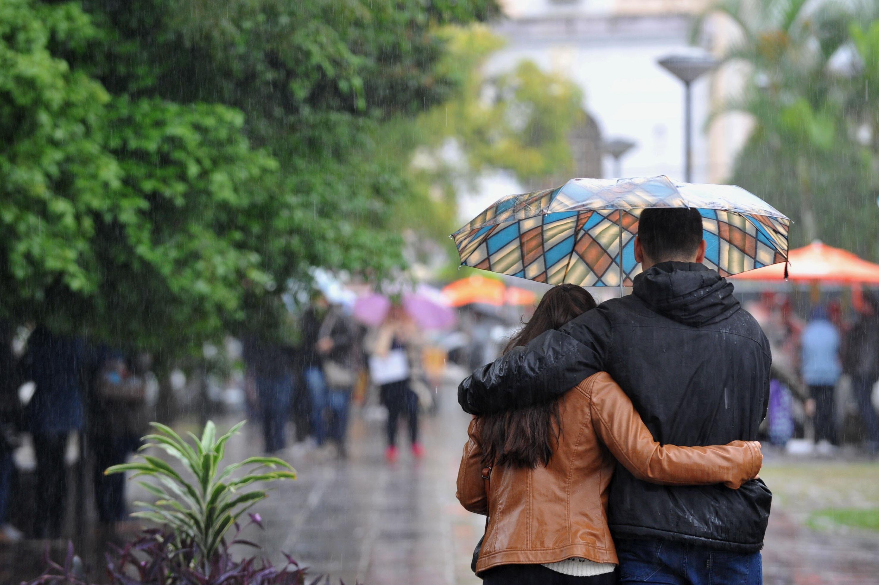 Chuva deve aparecer em Porto Alegre neste s&aacute;bado 