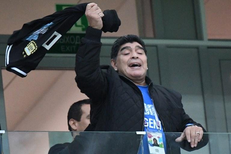 Maradona defendeu Messi ap&oacute;s m&aacute; atua&ccedil;&atilde;o