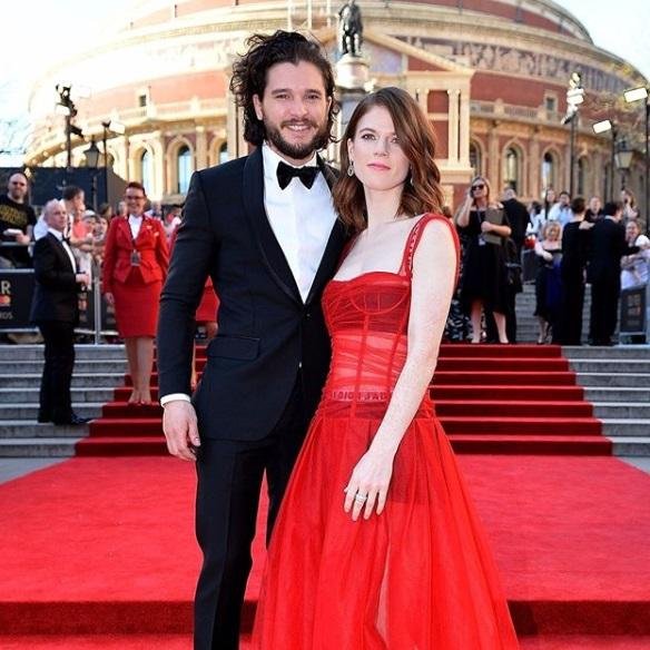 Casal se conheceu durante filmagens da s&eacute;rie na Isl&acirc;ndia, em 2012