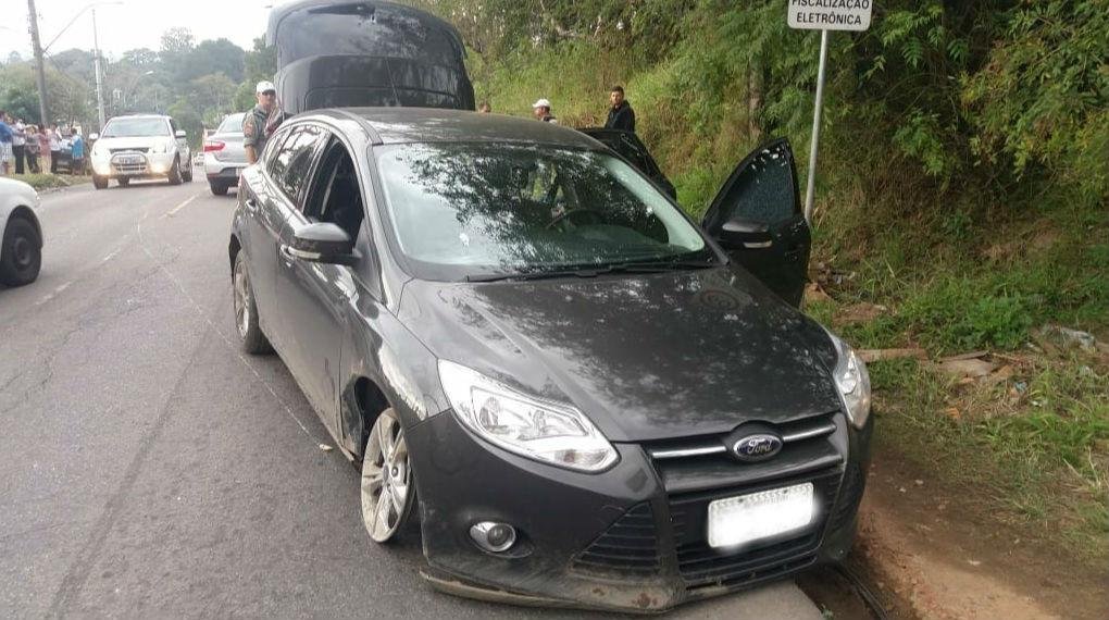 Trio &eacute; preso ap&oacute;s troca de tiros com a BM em Viam&atilde;o 