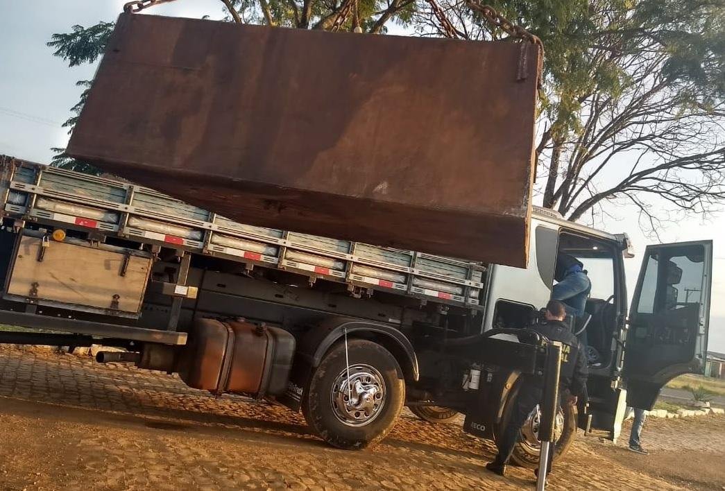 Droga estava escondida dentro de um caminh&atilde;o 