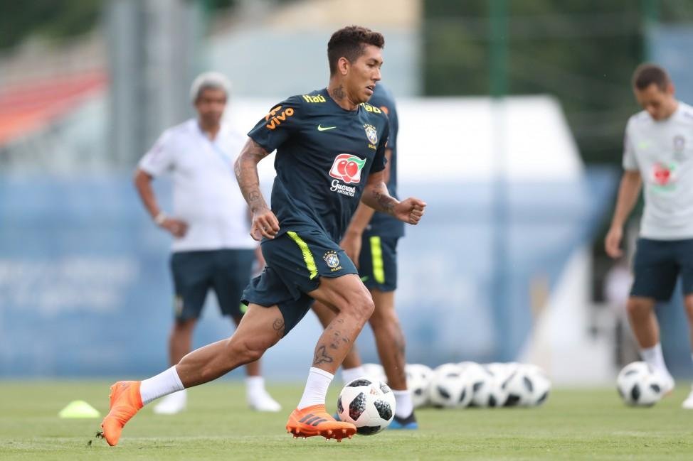 Roberto Firmino &eacute; op&ccedil;&atilde;o para o ataque