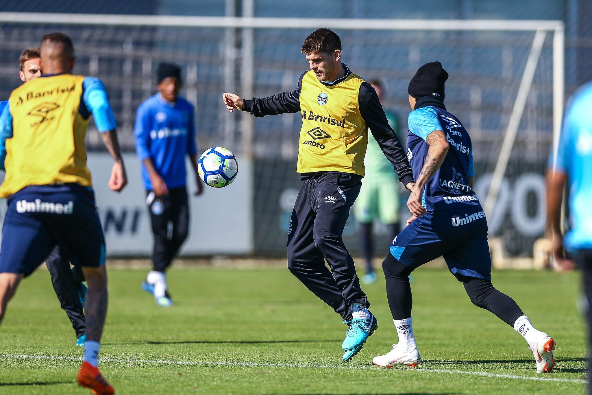 Gr&ecirc;mio retorna aos treinamentos nesta segunda-feira