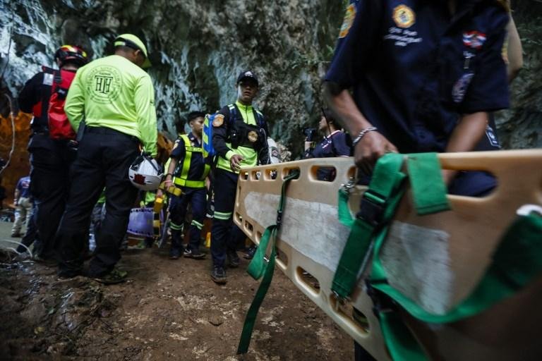 Tail&acirc;ndia busca 12 crian&ccedil;as presas em caverna