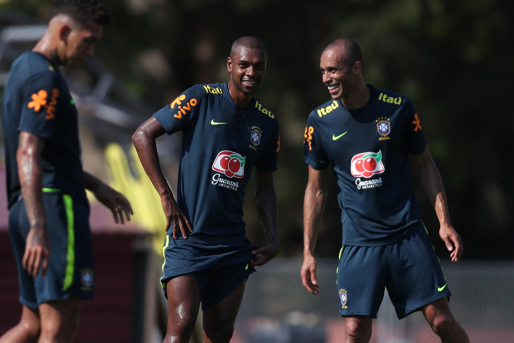 Tite testou o Brasil com Fernandinho e sem Gabriel Jesus