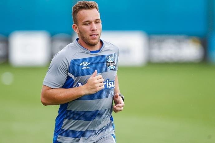 Arthur deve se integrar ao elenco do Barcelona nos primeiros dias de julho