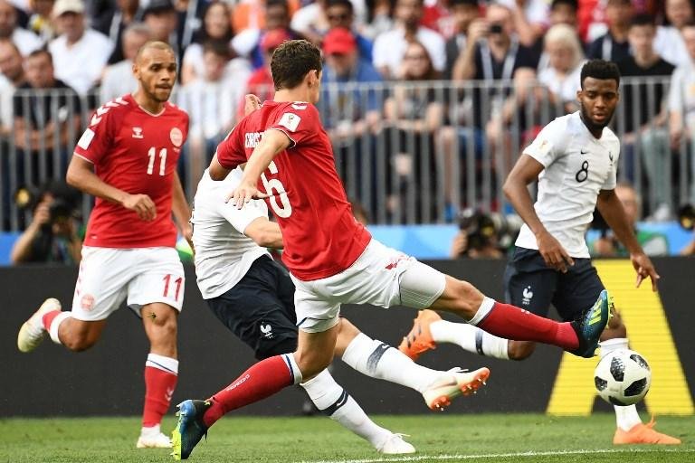 Sob vaias, Fran&ccedil;a e Dinamarca fazem o primeiro 0 a 0 da Copa