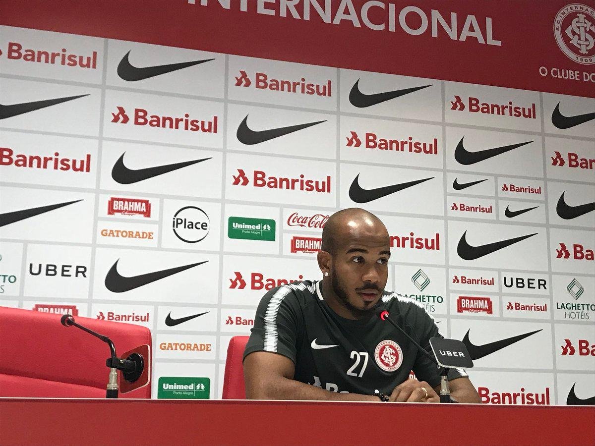 Patrick voltou a pedir desculpas pelo terceiro cart&atilde;o amarelo contra o Vasco da Gama