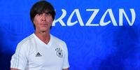 Federação afirma que Löw seguirá como técnico da Alemanha após a Copa