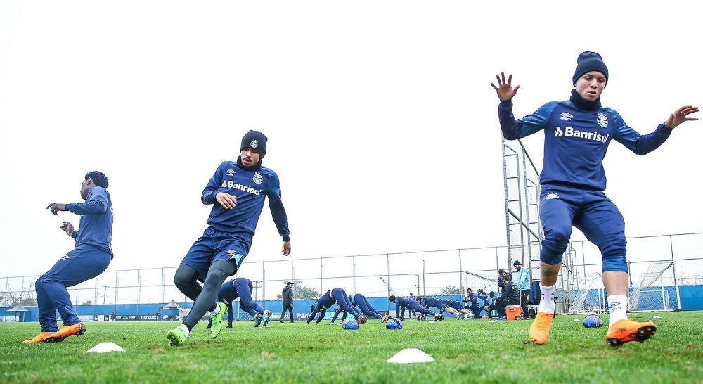 Jogadores realizaram circuito na manh&atilde; fria no CT Luiz Carvalho