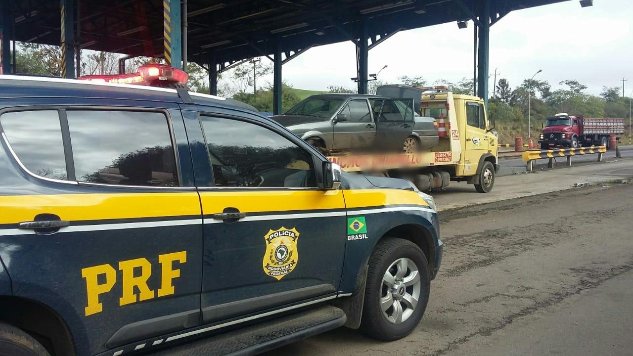 Ve&iacute;culo foi encaminhado para per&iacute;cia mas motorista fugiu