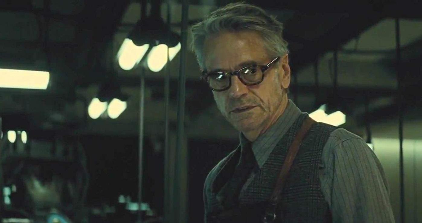  Jeremy Irons interpretou o mordomo Alfred Pennyworth em "Batman Vs Superman: A Origem da Justi&ccedil;a"