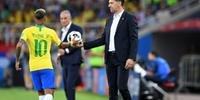Mladen Krstajic se recusou a responder o que falou para Neymar