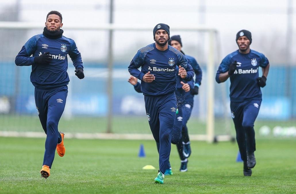 Gr&ecirc;mio nega sa&iacute;da de Andr&eacute; para a Ar&aacute;bia Saudita 