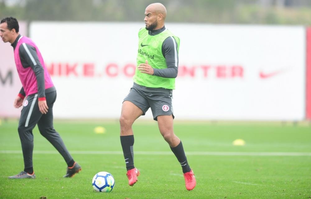 Perto de anunciar refor&ccedil;o, Inter lida com ass&eacute;dio a Rodrigo Moledo 