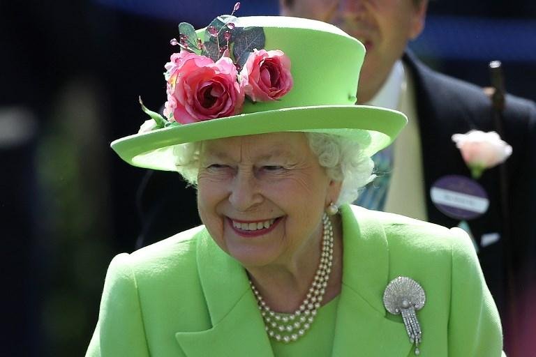 Rainha Elizabeth n&atilde;o comparece a ato oficial por n&atilde;o se sentir bem