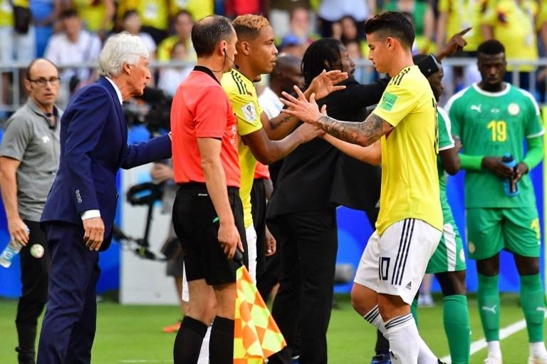 James Rodr&iacute;guez deixou jogo da Col&ocirc;mbia lesionado
