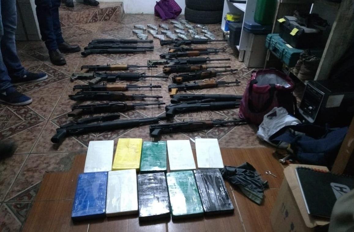 Armamentos, que inclu&iacute;am fuzis AR15 seriam usados pelo tr&aacute;fico, conforme investiga&ccedil;&atilde;o