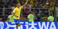 Autor do segundo gol do Brasil, Thiago Silva comemora seu retorno à Rússia
