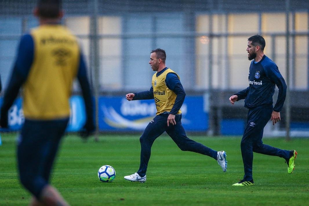 Arthur Zanotta enfatizou que negocia&ccedil;&atilde;o anterior com o Gr&ecirc;mio apenas definiu prioridade para espanh&oacute;is