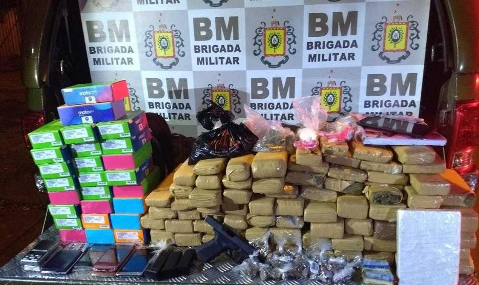 Duas mulheres s&atilde;o presas com quase 50 quilos de maconha em Alvorada 