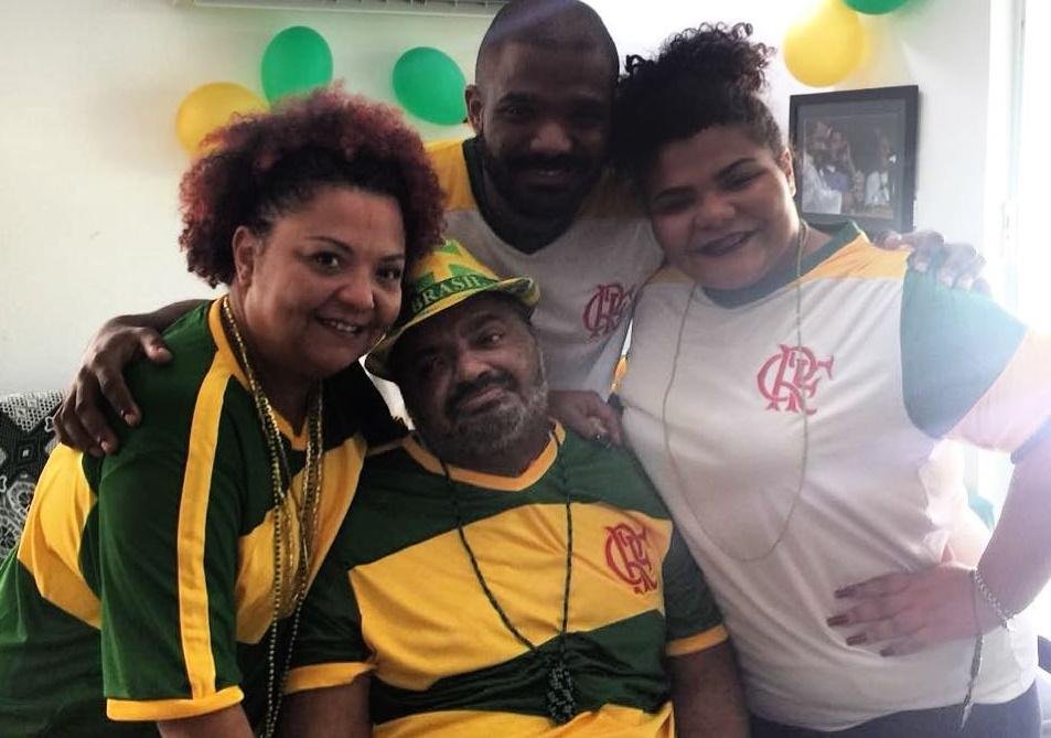 Arlindo Cruz volta para casa ap&oacute;s mais de um ano internado