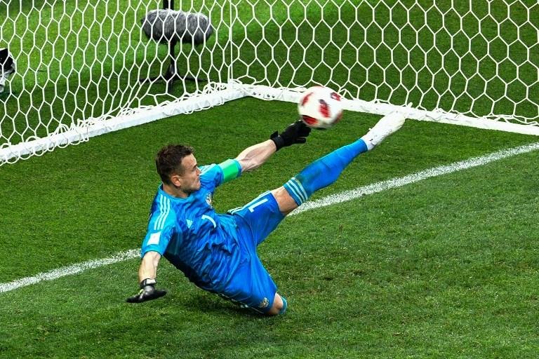 Igor Akinfeev pegou dois p&ecirc;naltis contra a Espanha