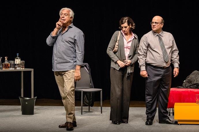 Com&eacute;dia coloca casais em uma terapia de grupo