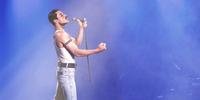 Rami Malek interpreta Freddie Mercury no filme
