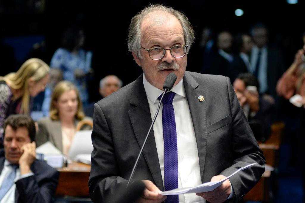 Parecer foi entregue na noite deste domingo pelo relator, senador Dalirio Beber e pode ser votado nesta quarta