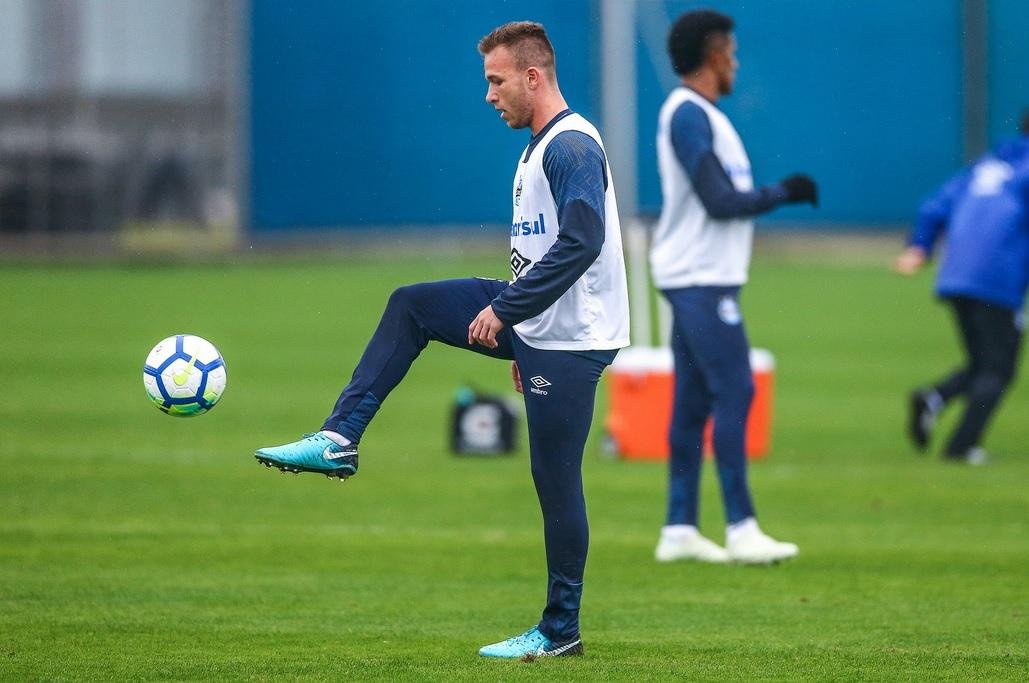 Barcelona deve oficializar contrata&ccedil;&atilde;o de Arthur at&eacute; o fim desta semana 