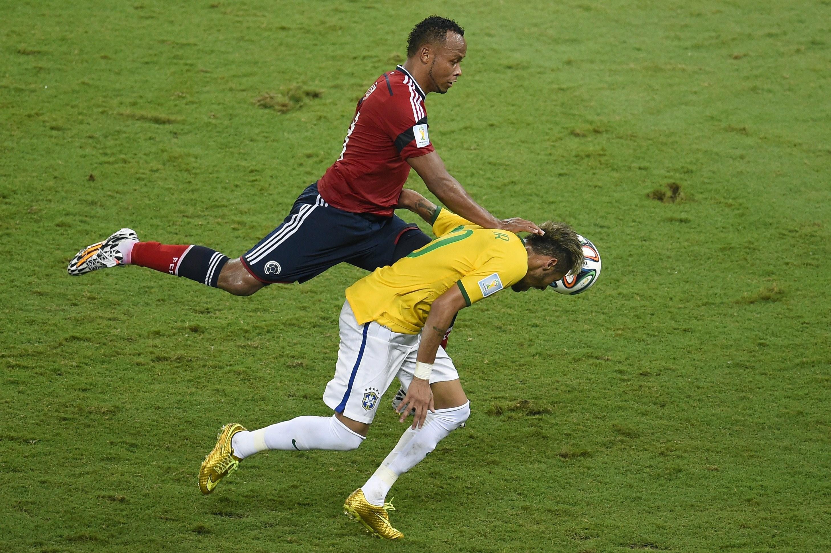 Zu&ntilde;iga tirou Neymar da Copa em 2014