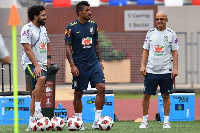 Paulinho foi poupado, mas deve encarar a B&eacute;lgica