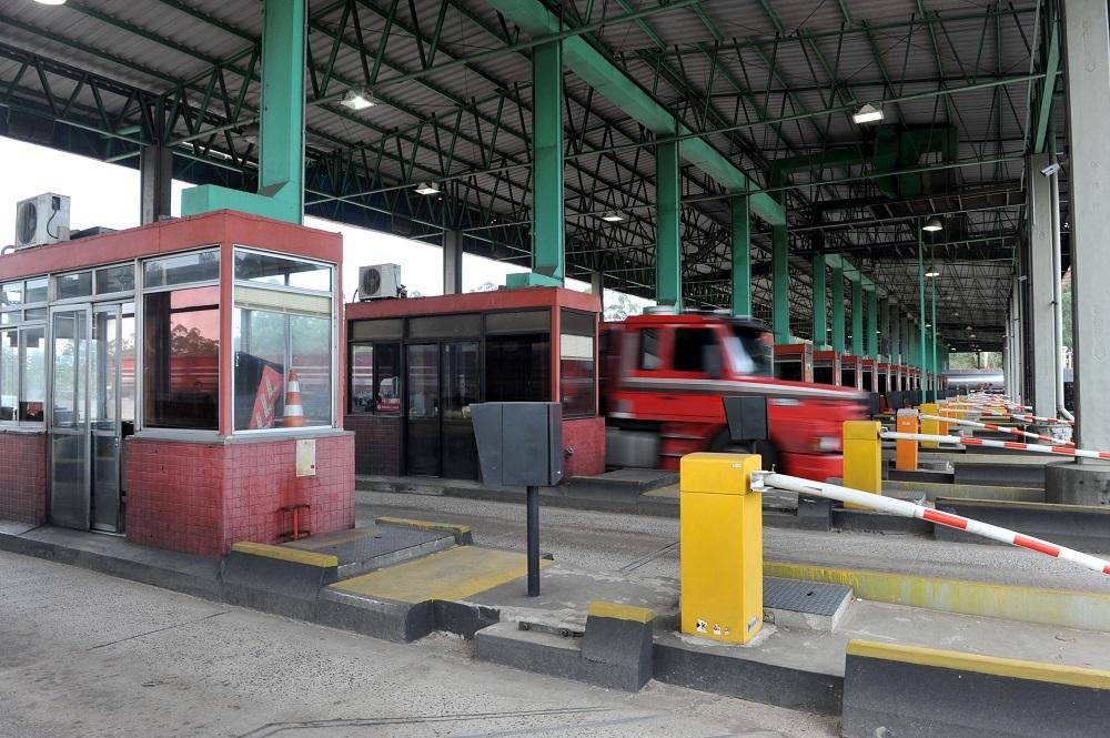 Motoristas passavam pela pra&ccedil;a de Gravata&iacute; e buzinavam em comemora&ccedil;&atilde;o &agrave; falta de cobran&ccedil;a