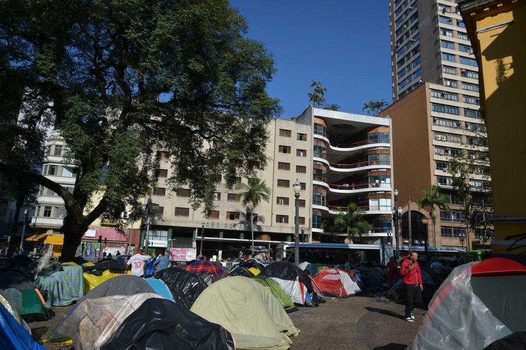 Edif&iacute;cio pegou fogo no dia 1&ordm; de maio deste ano