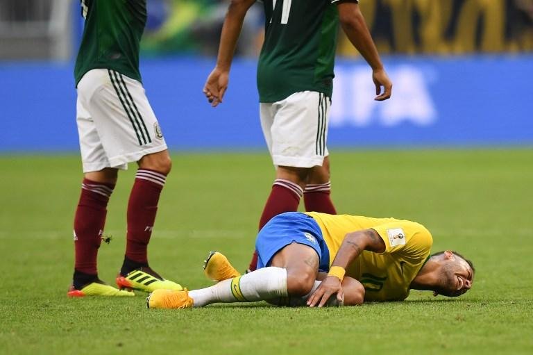 Neymar passou 14 minutos ca&iacute;do em campo na Copa, diz jornal