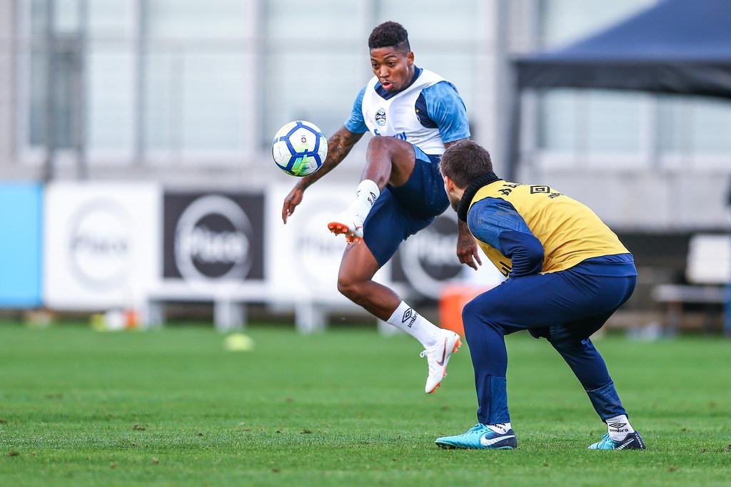 Marinho deve fazer a primeira partida com os novos companheiros
