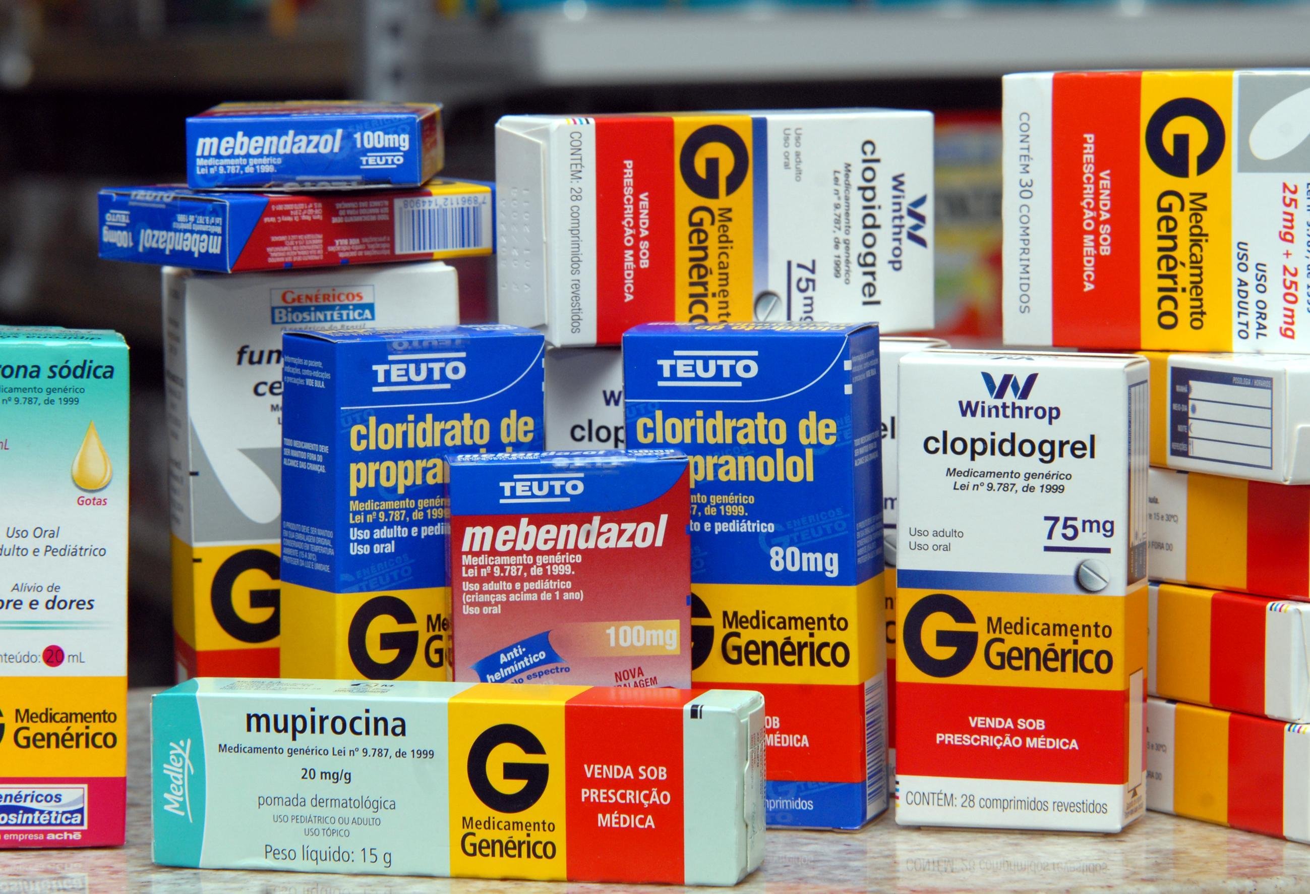 Mais baratos, rem&eacute;dios gen&eacute;ricos agradam a pacientes, mas m&eacute;dicos ainda desconfiam