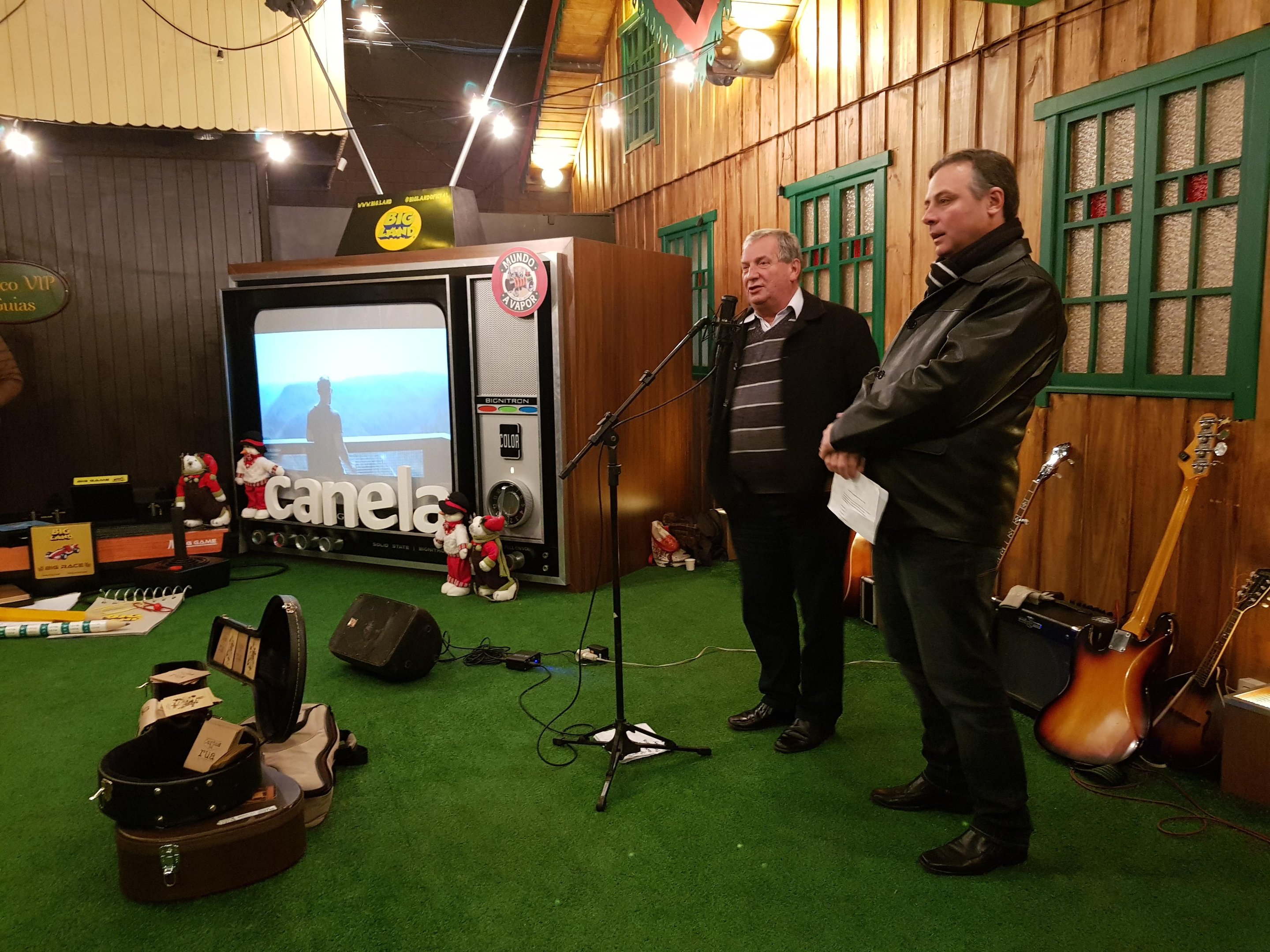 O prefeito Orsolin e o secret&aacute;rio Sanches participaram do lan&ccedil;amento da temporada