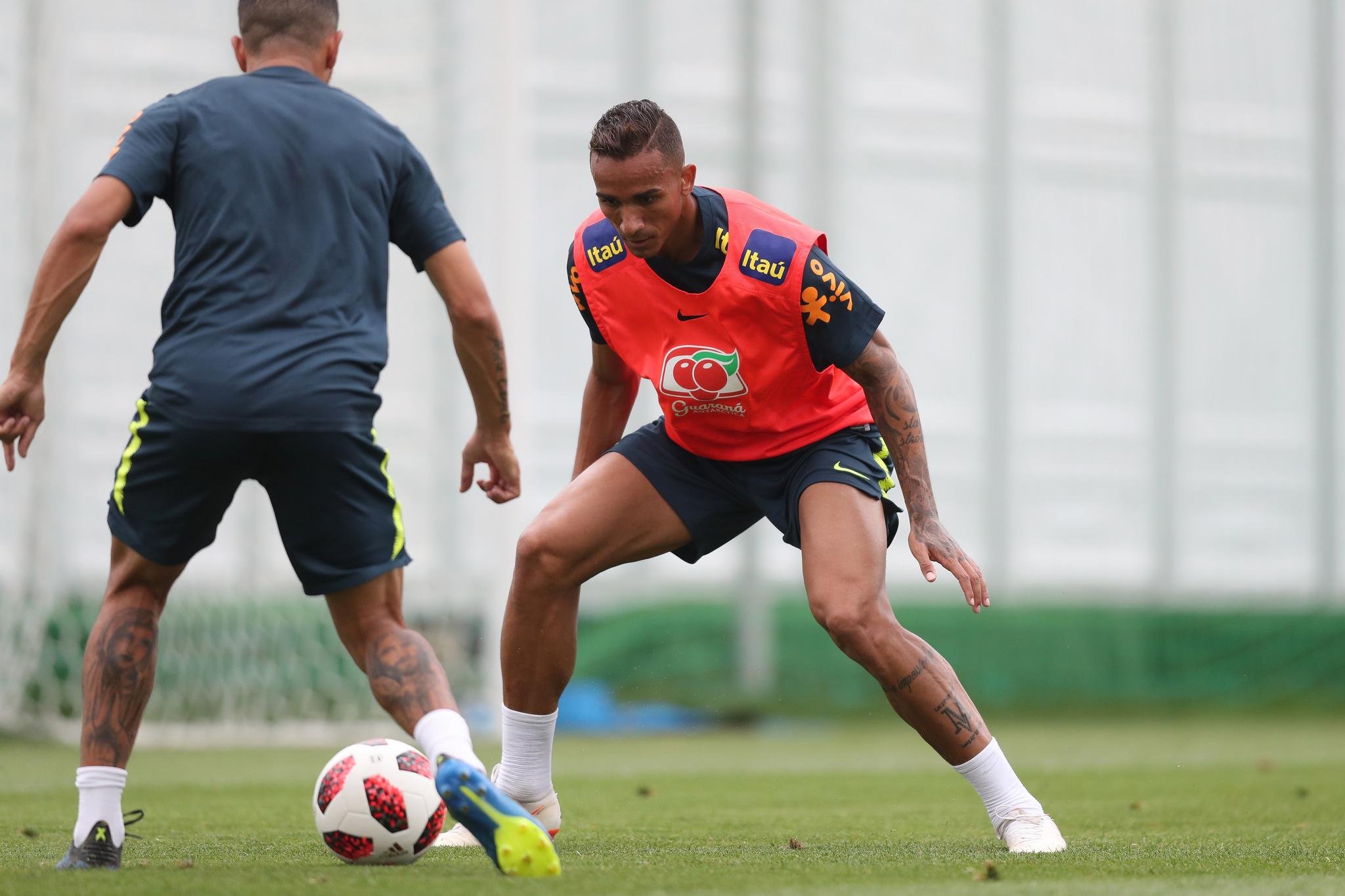 Danilo sofre les&atilde;o e n&atilde;o joga mais na Copa do Mundo