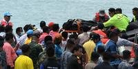 Buscas por sobreviventes de naufrágio seguem na Tailândia