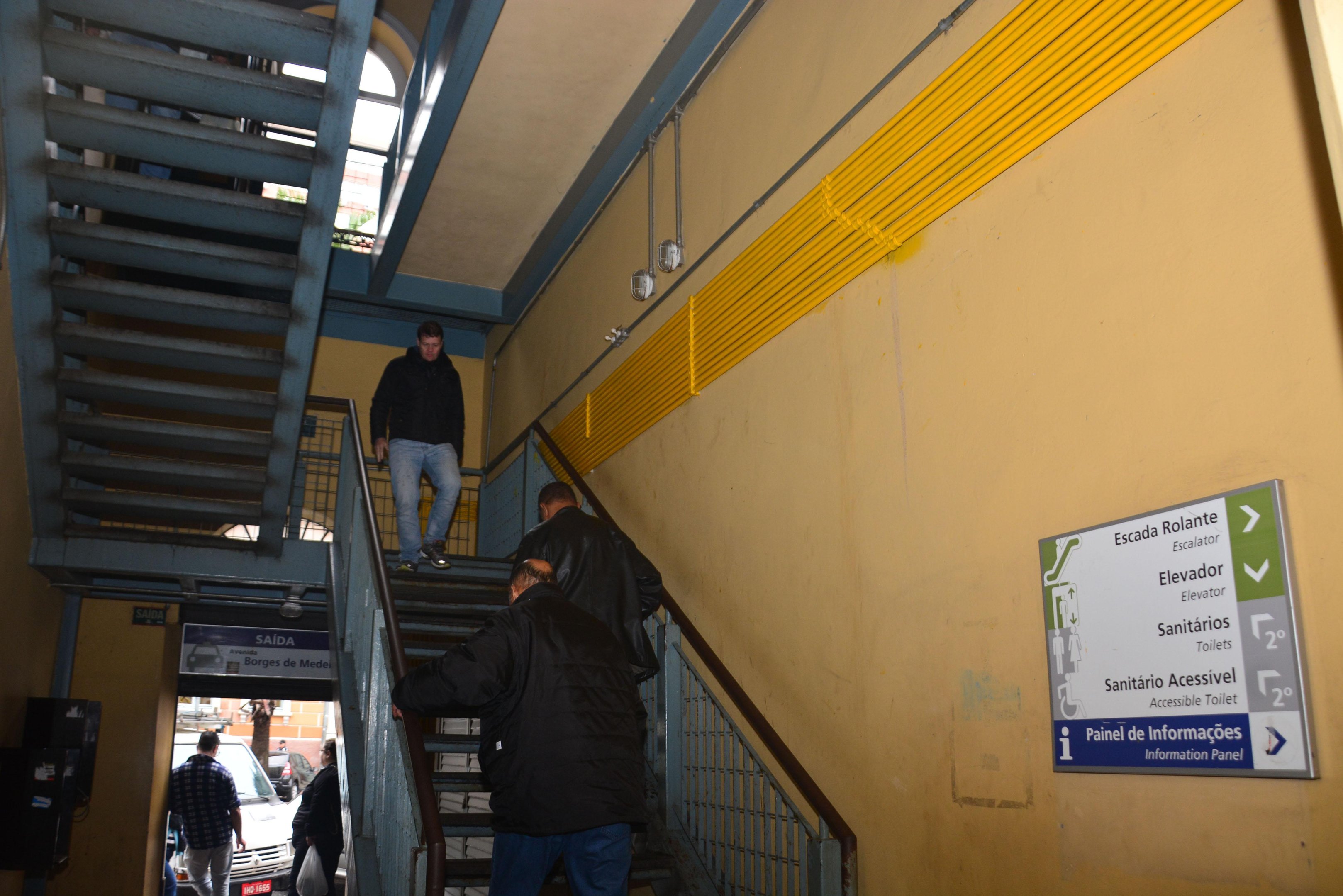 Escadas do Mercado P&uacute;blico ser&atilde;o  restauradas ap&oacute;s cinco anos da trag&eacute;dia no segundo piso