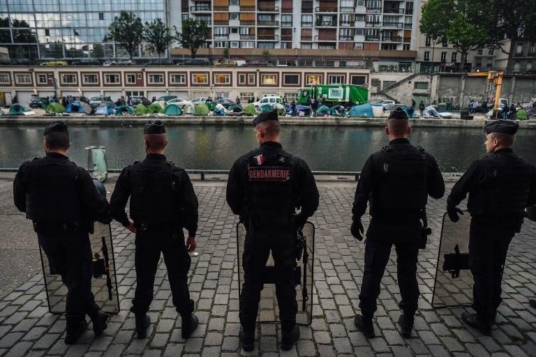 ONG denuncia que centenas de crian&ccedil;as migrantes est&atilde;o sendo abandonadas em Paris