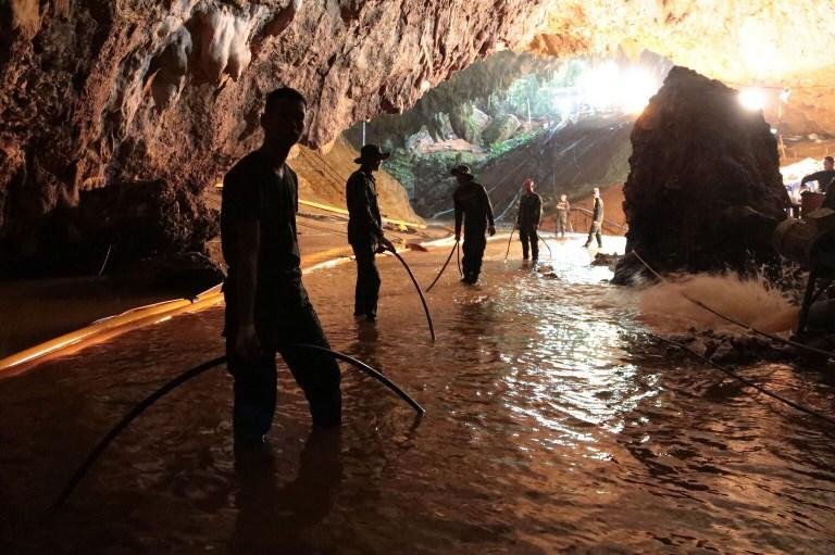 Crian&ccedil;as falam sobre as duras condi&ccedil;&otilde;es do local
