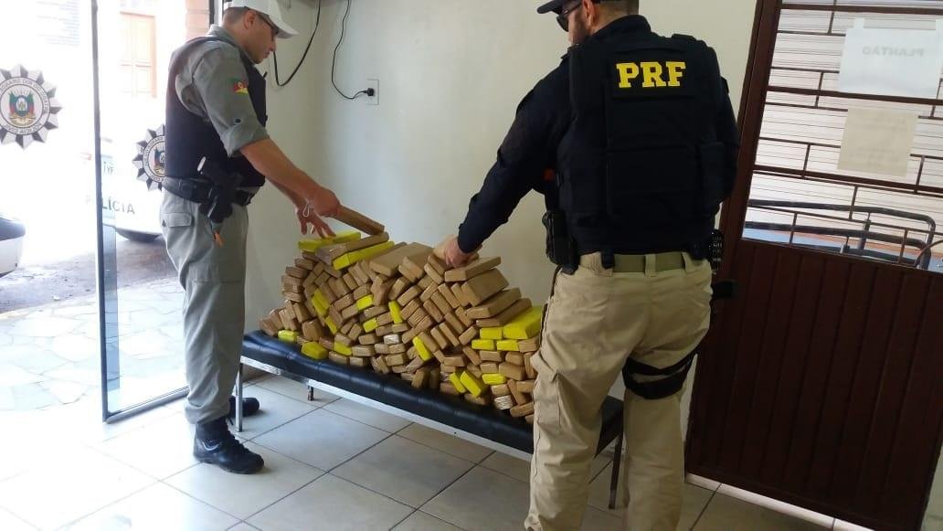 Droga foi apreendida em carro abandonado